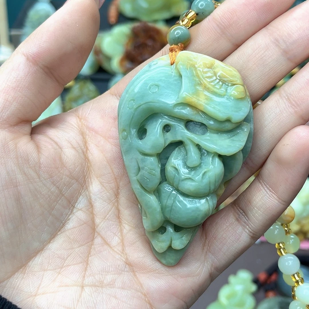 蛇纹石玉颈饰未镶嵌