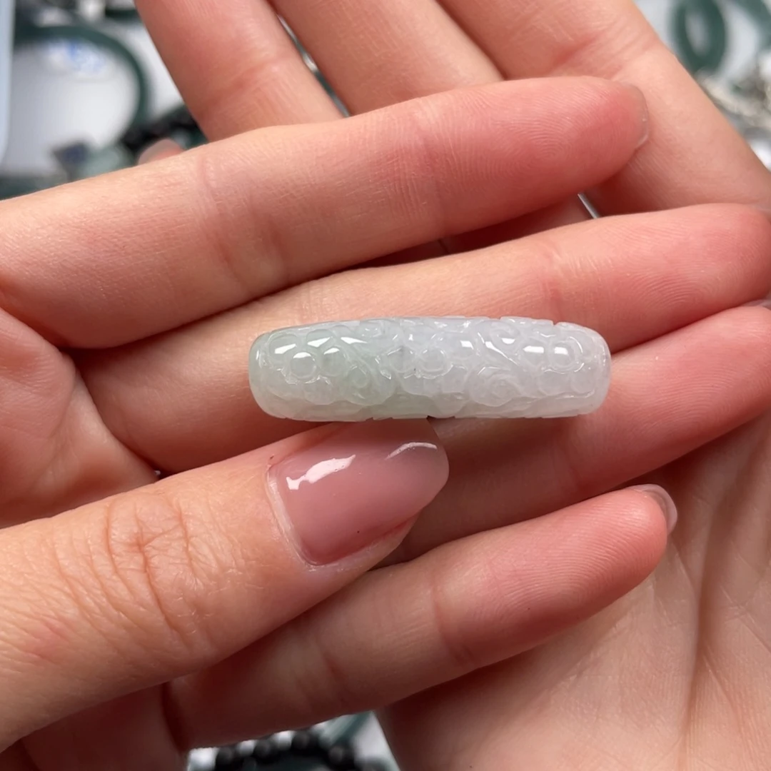 翡翠吊坠(赠链)未镶嵌S****?