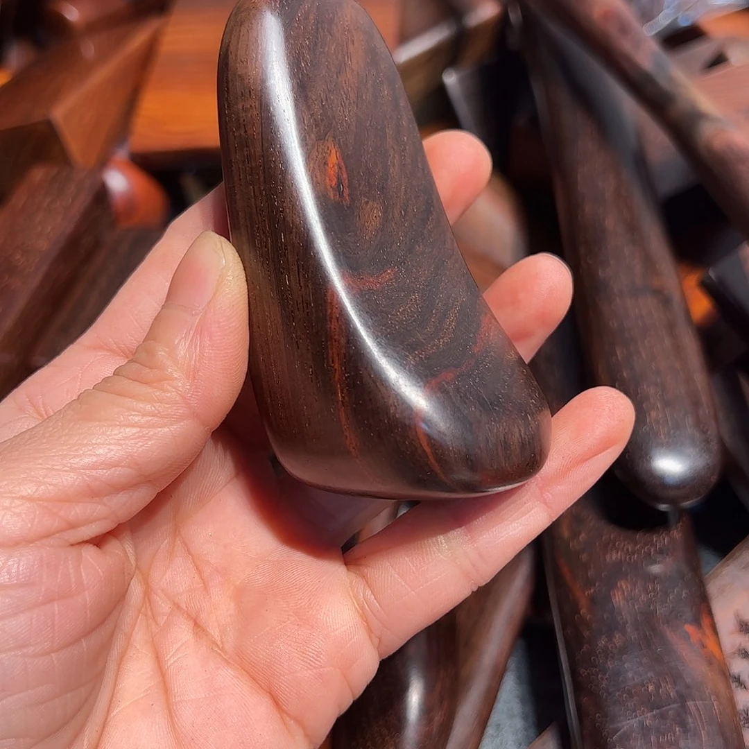 交趾黄檀（大红酸枝）用**昱