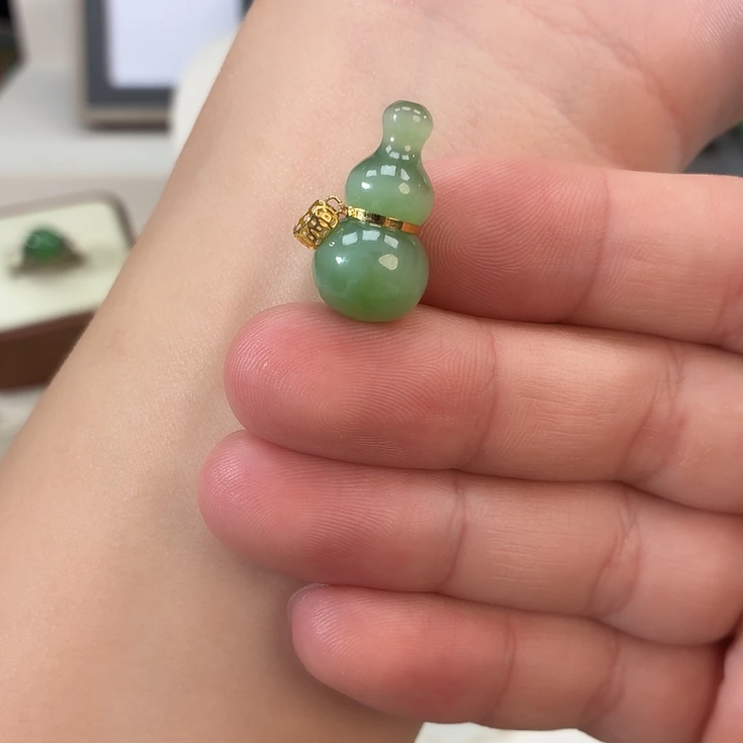 和田玉18K金镶嵌颈饰