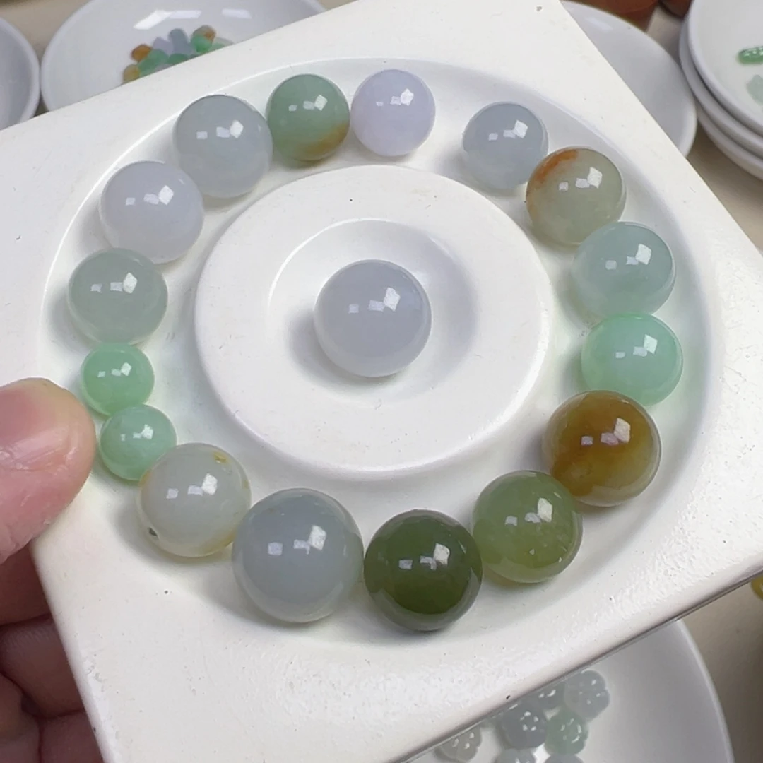 翡翠散珠圆珠 价格不同