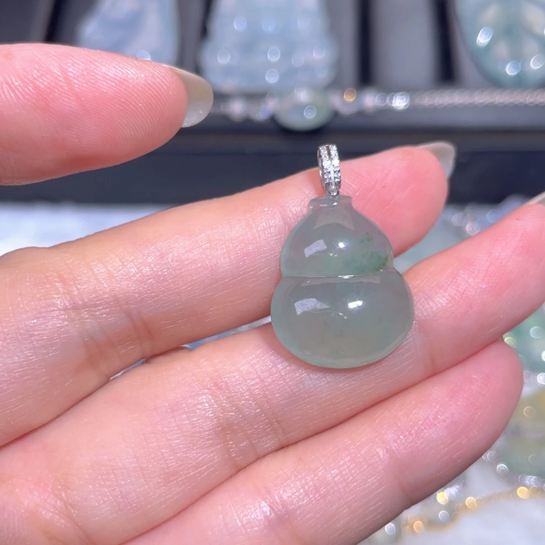 翡翠18K金镶嵌颈饰翡翠