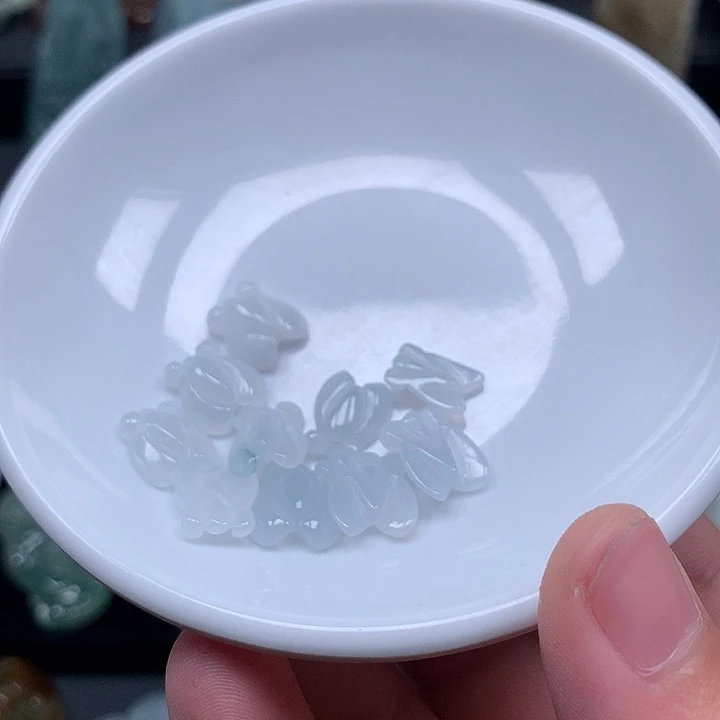 翡翠未镶嵌颈饰翡翠首饰