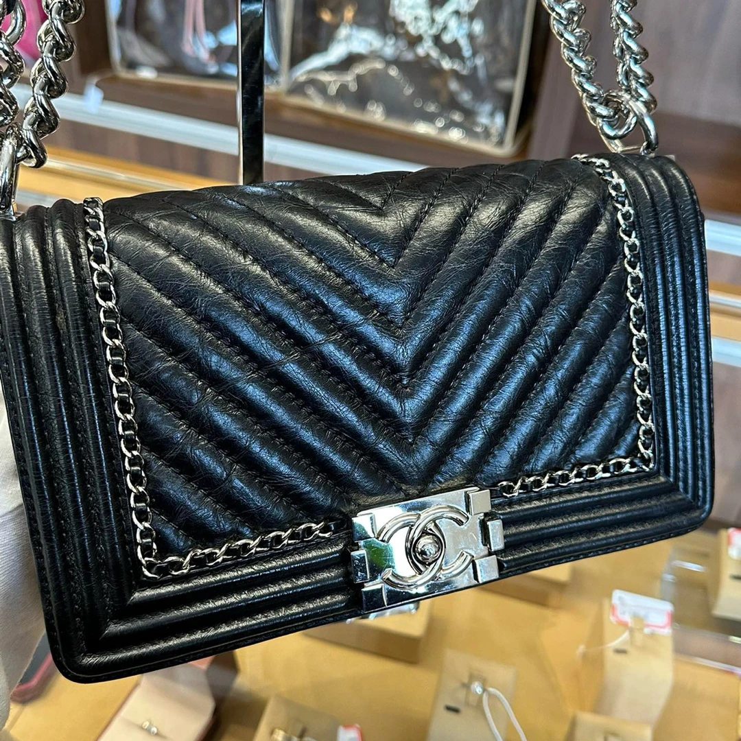 95新 Chanel/香奈儿 Leboy黑银V纹中号油蜡皮限量款经典百搭