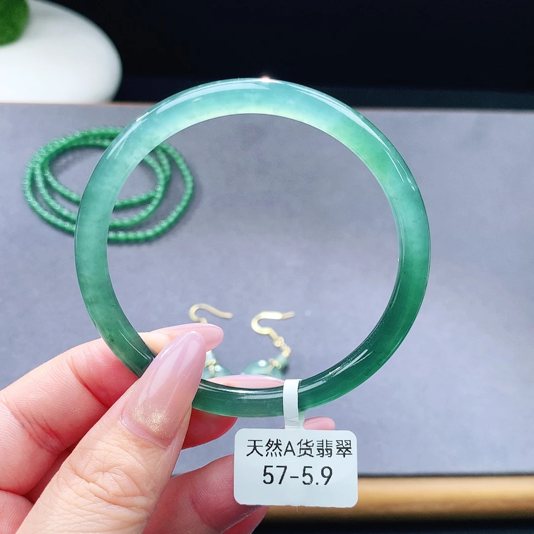 未镶嵌手镯（圆镯）翡翠