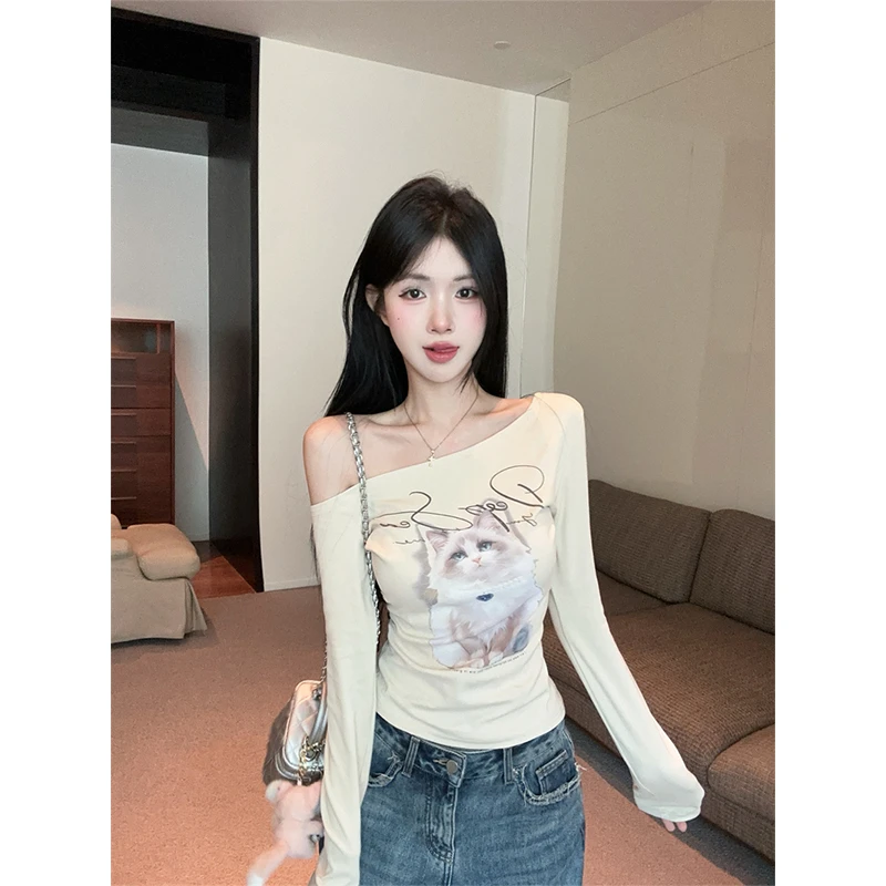2025辣妹斜肩女秋季新款设计感小猫印花T恤修身显瘦百搭短款上衣