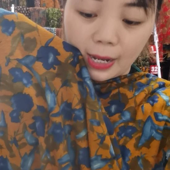 混纺两米黄色渐变蓝花朵