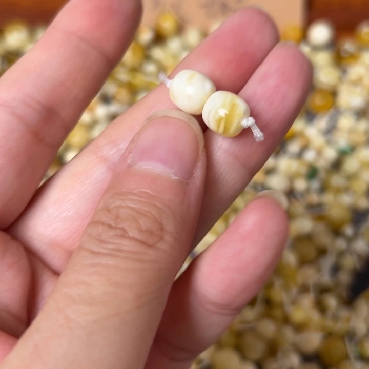 蜜蜡未镶嵌裸石8mm一对