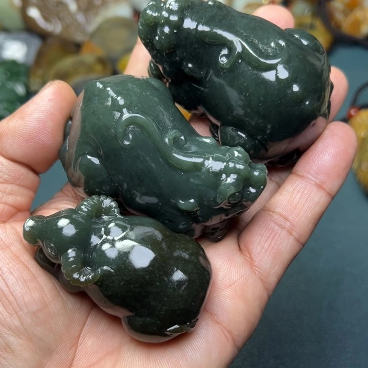 和田玉未镶嵌把件