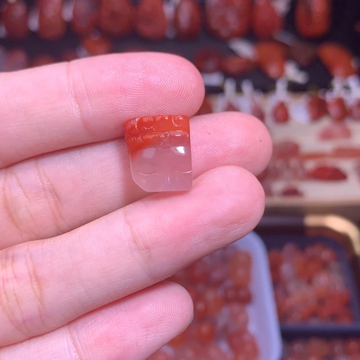 南红玛瑙未镶嵌珠宝半成品残佛
