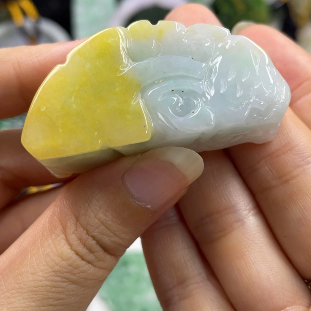 翡翠未镶嵌颈饰牌子