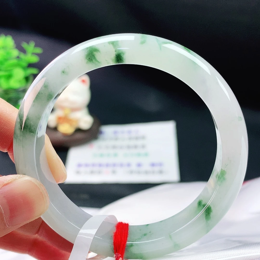 翡翠手镯未镶嵌54圈
