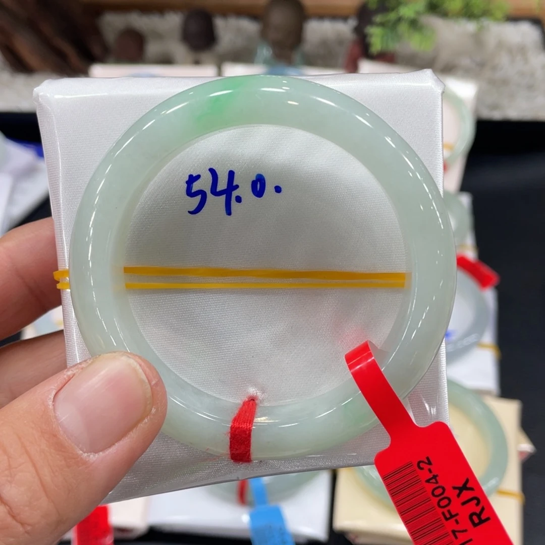 翡翠手镯未镶嵌缅甸