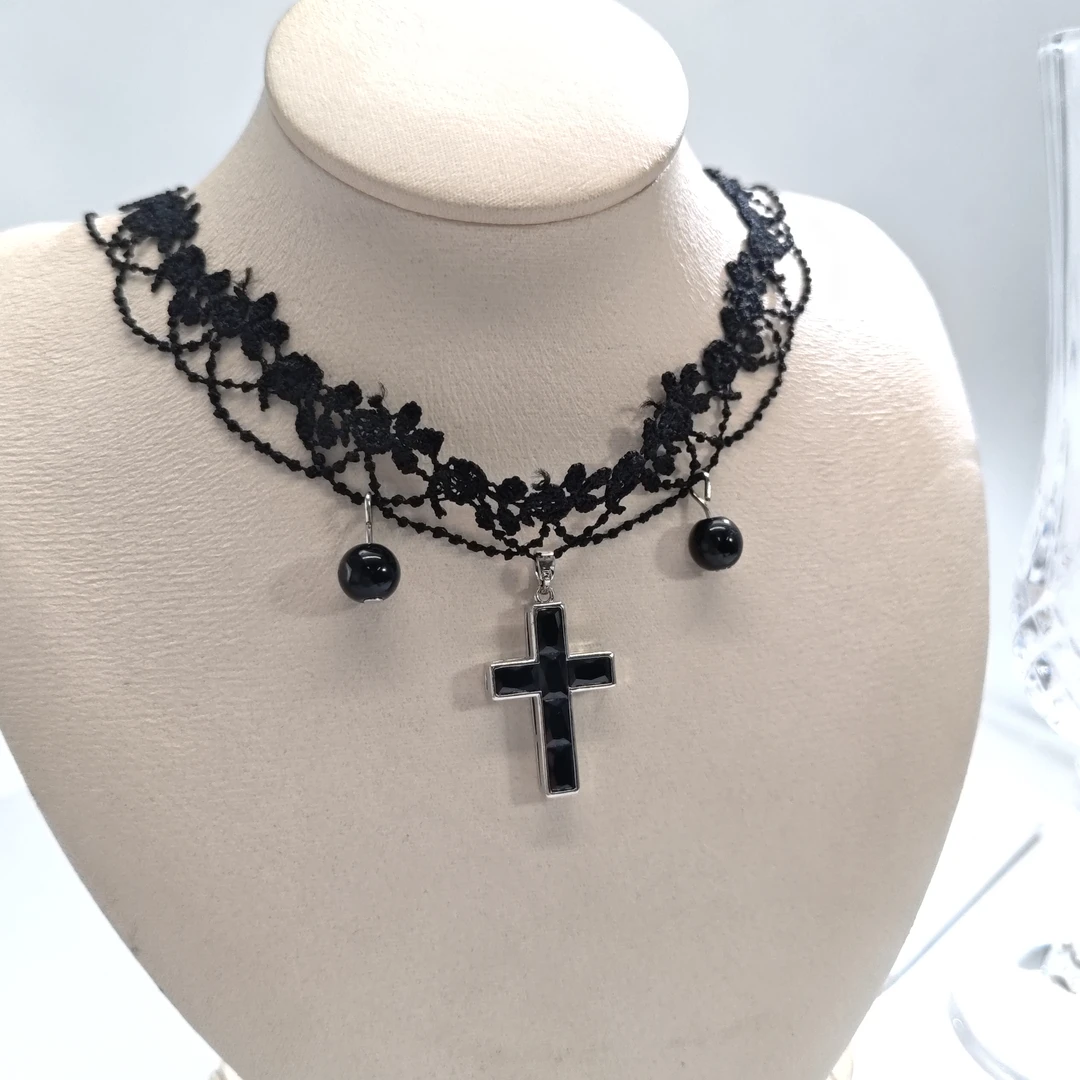 铜合金布艺项链 06314高级气质黑蕾丝珠珠十字优雅颈链