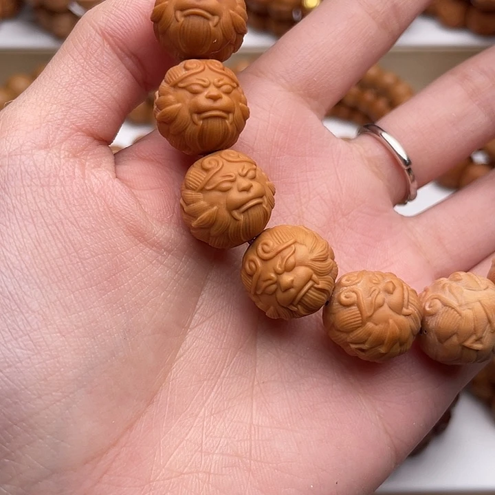 用***6猴头核桃吊坠漏眼款黑神话悟空