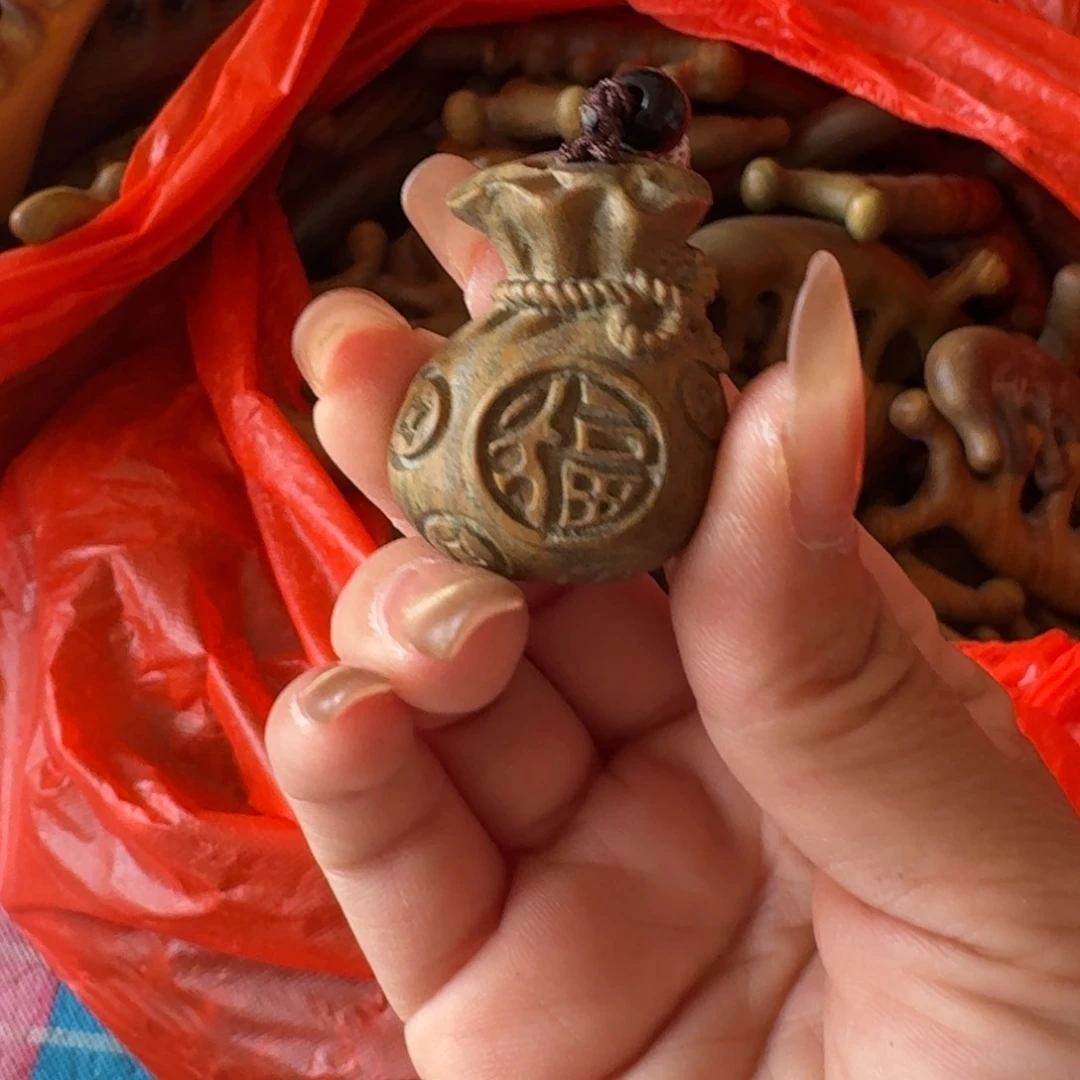 维腊木（绿檀）用****4福袋挂件