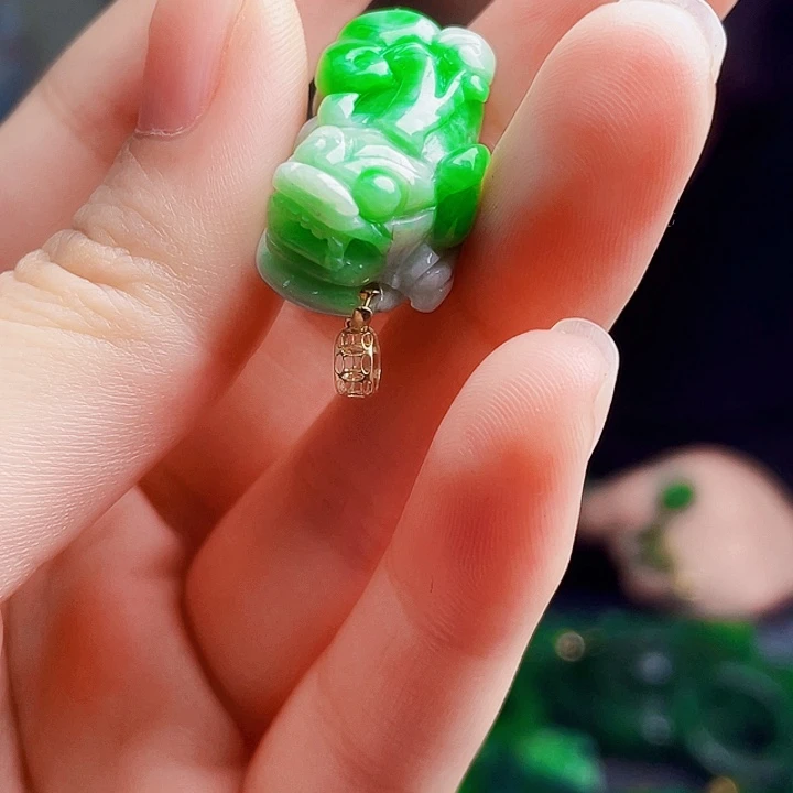 翡翠18K金镶嵌颈饰多样性