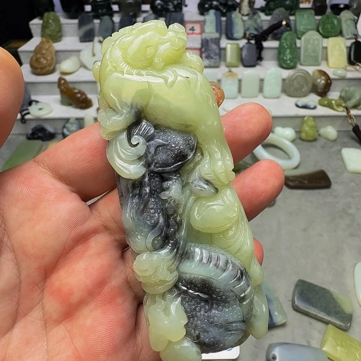 和田玉未镶嵌颈饰空**鱼