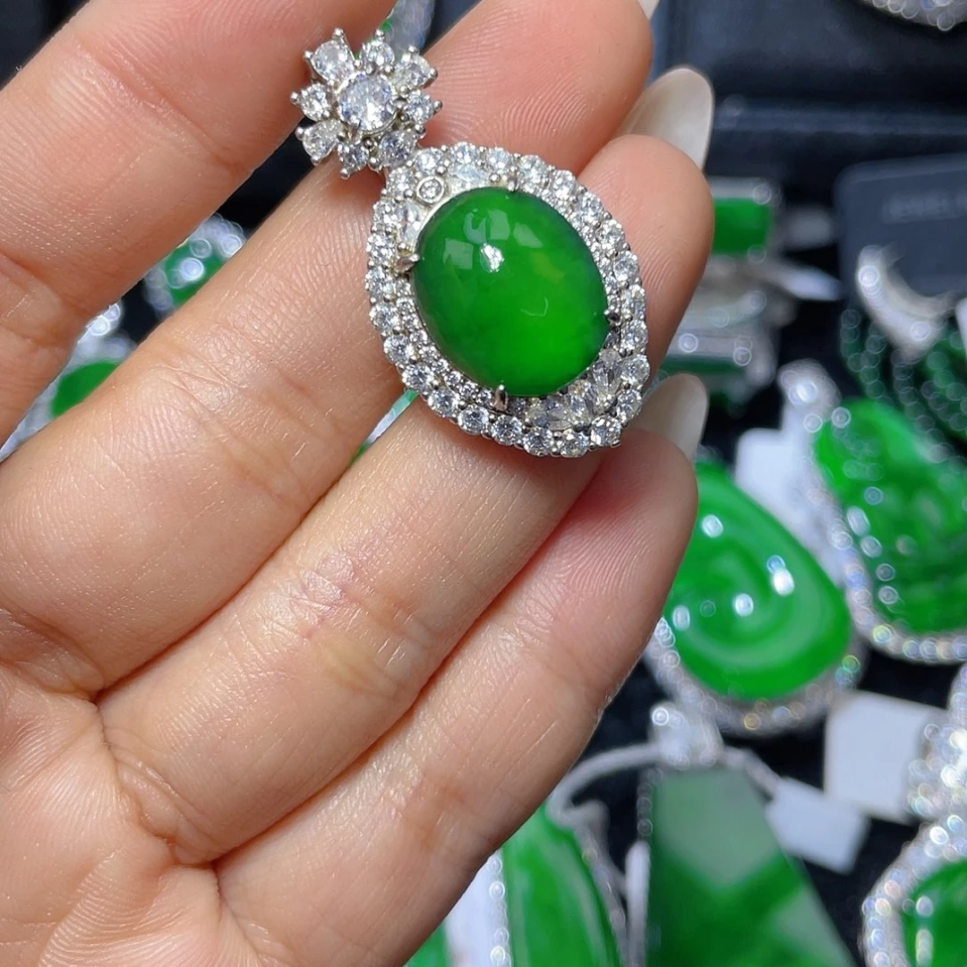 翡翠颈饰银S925镶嵌翡翠