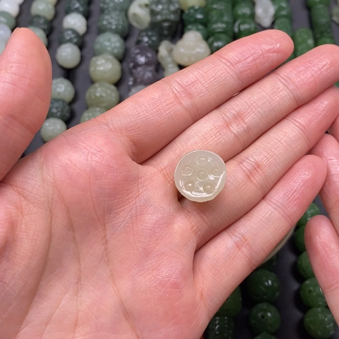 和田玉未镶嵌颈饰雾**漫