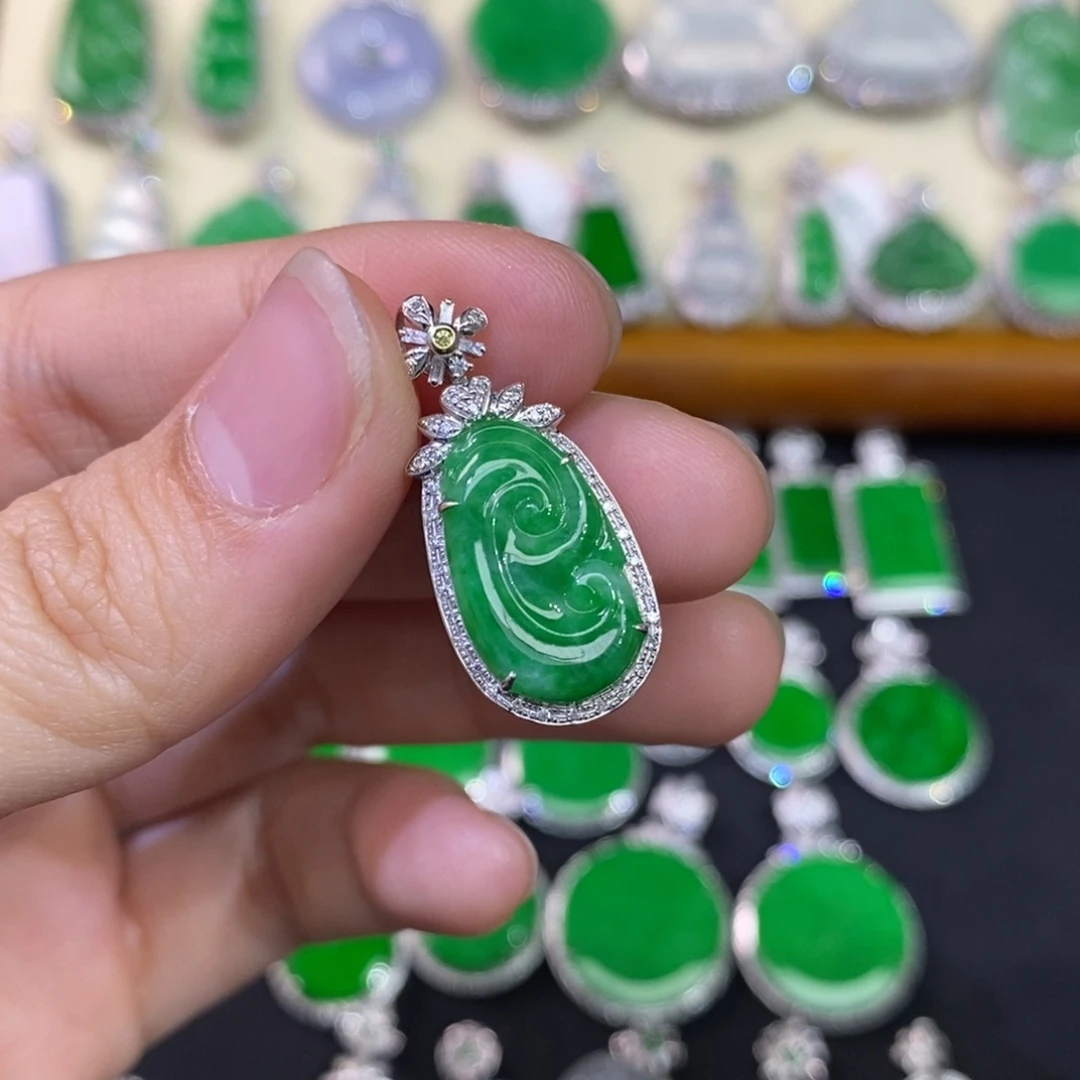 翡翠吊坠(不含链)18K金镶嵌