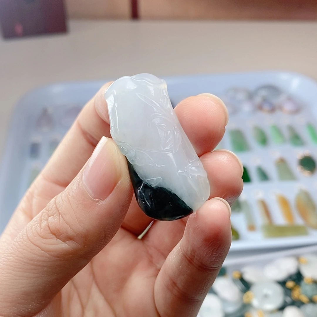 【闪购商品】翡翠颈饰未镶嵌翡翠竹节