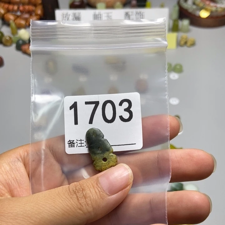黑***4未镶嵌蛇纹石玉颈饰