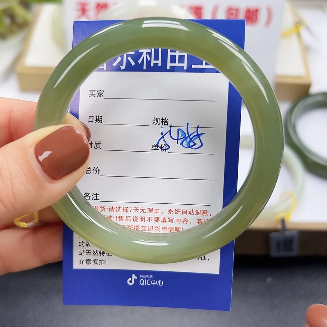 和田玉未镶嵌手镯