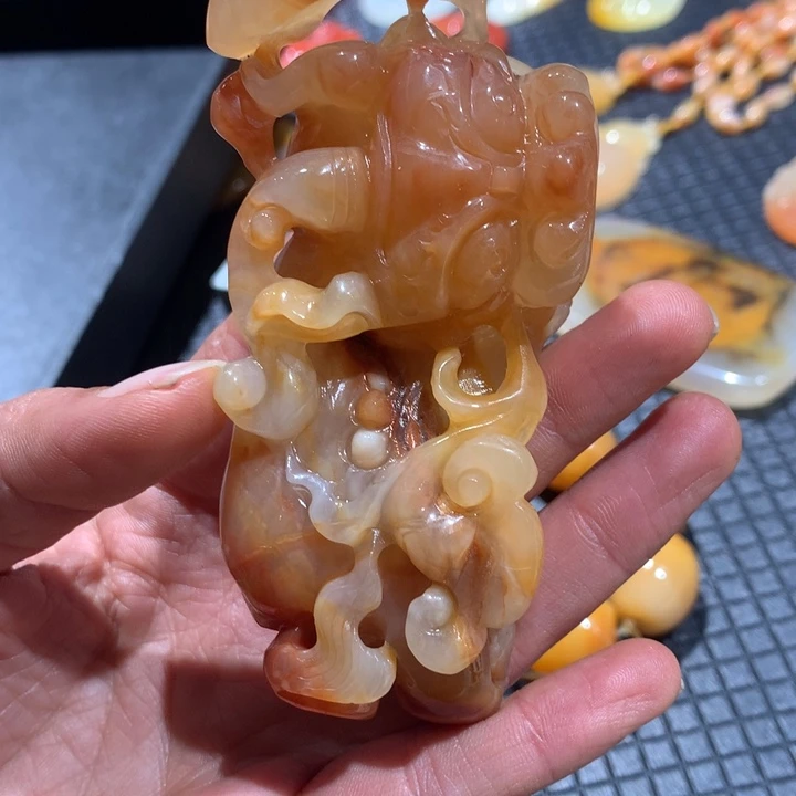 石英质玉（黄龙玉）未镶嵌颈饰