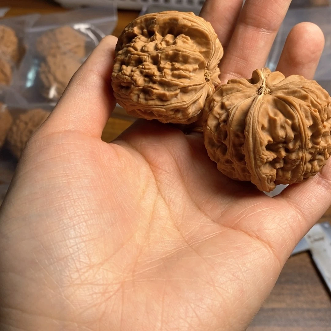 文玩核桃吊坠玖**酒白狮子