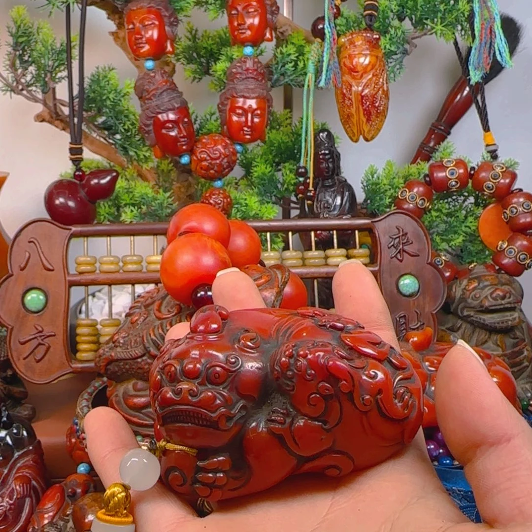 琥珀裸石未镶嵌貔貅
