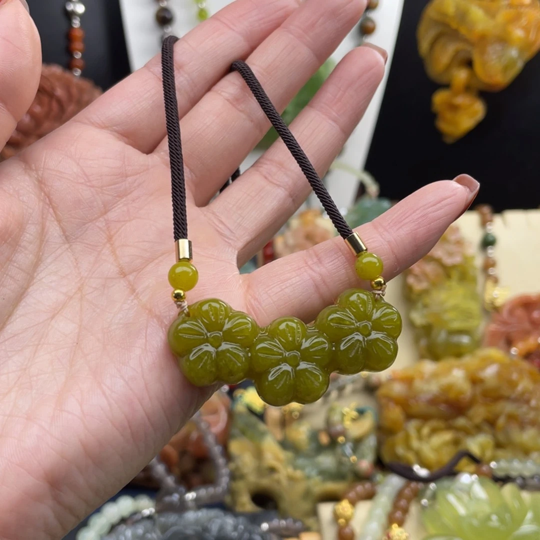 未镶嵌蛇纹石玉颈饰