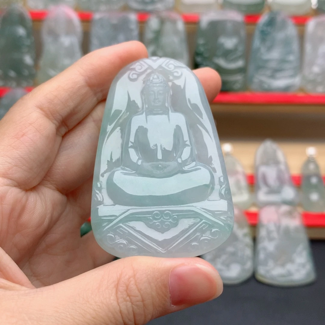 用***1翡翠未镶嵌颈饰素衣