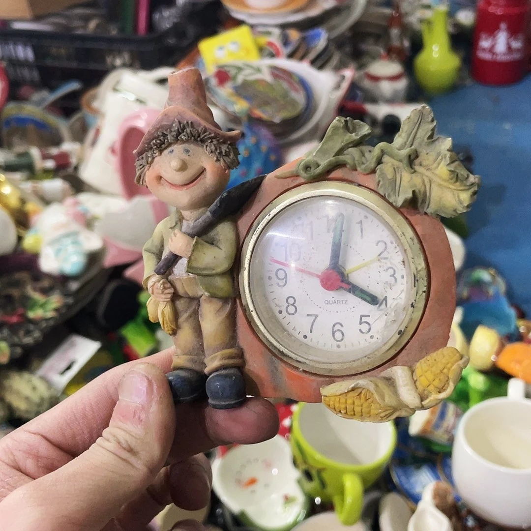 摆件      磕碰。