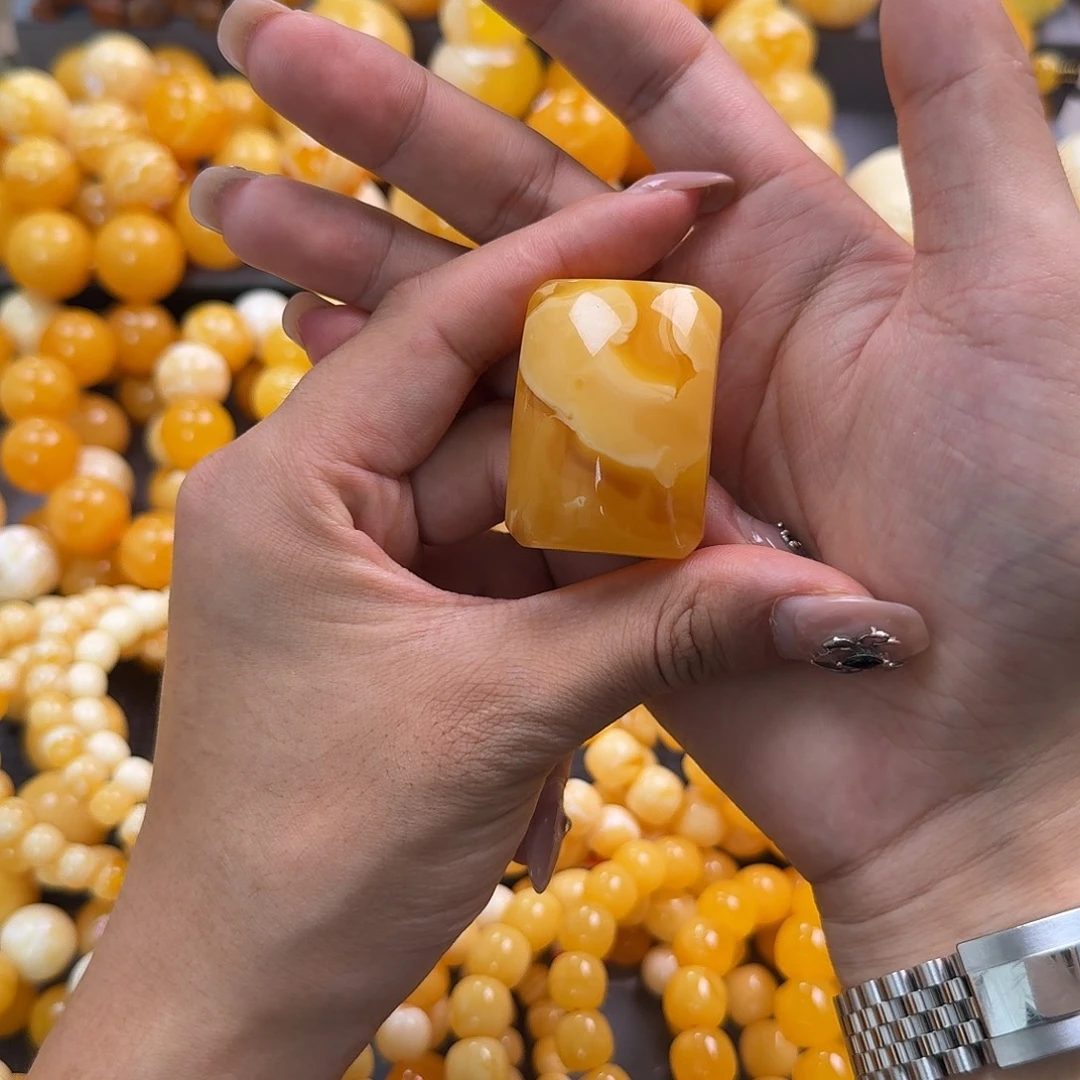 蜜蜡未镶嵌珠宝奇石