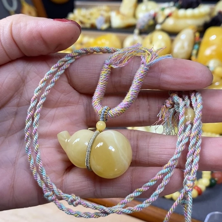 琥珀颈饰未镶嵌葫芦