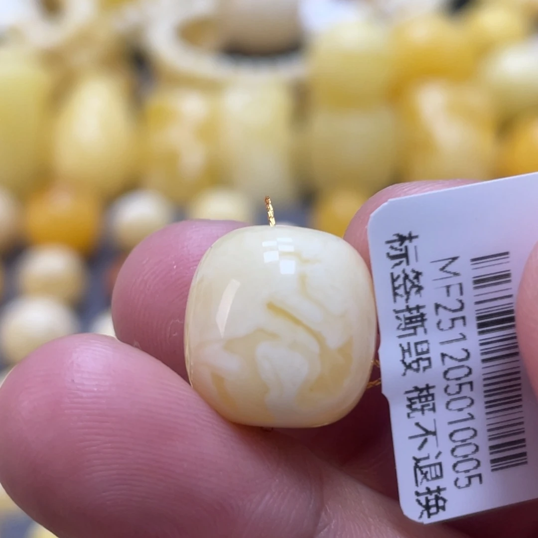 蜜蜡未镶嵌裸石13.9*14.4mm浓蜡