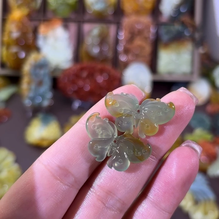 未镶嵌蛇纹石玉颈饰楠*?