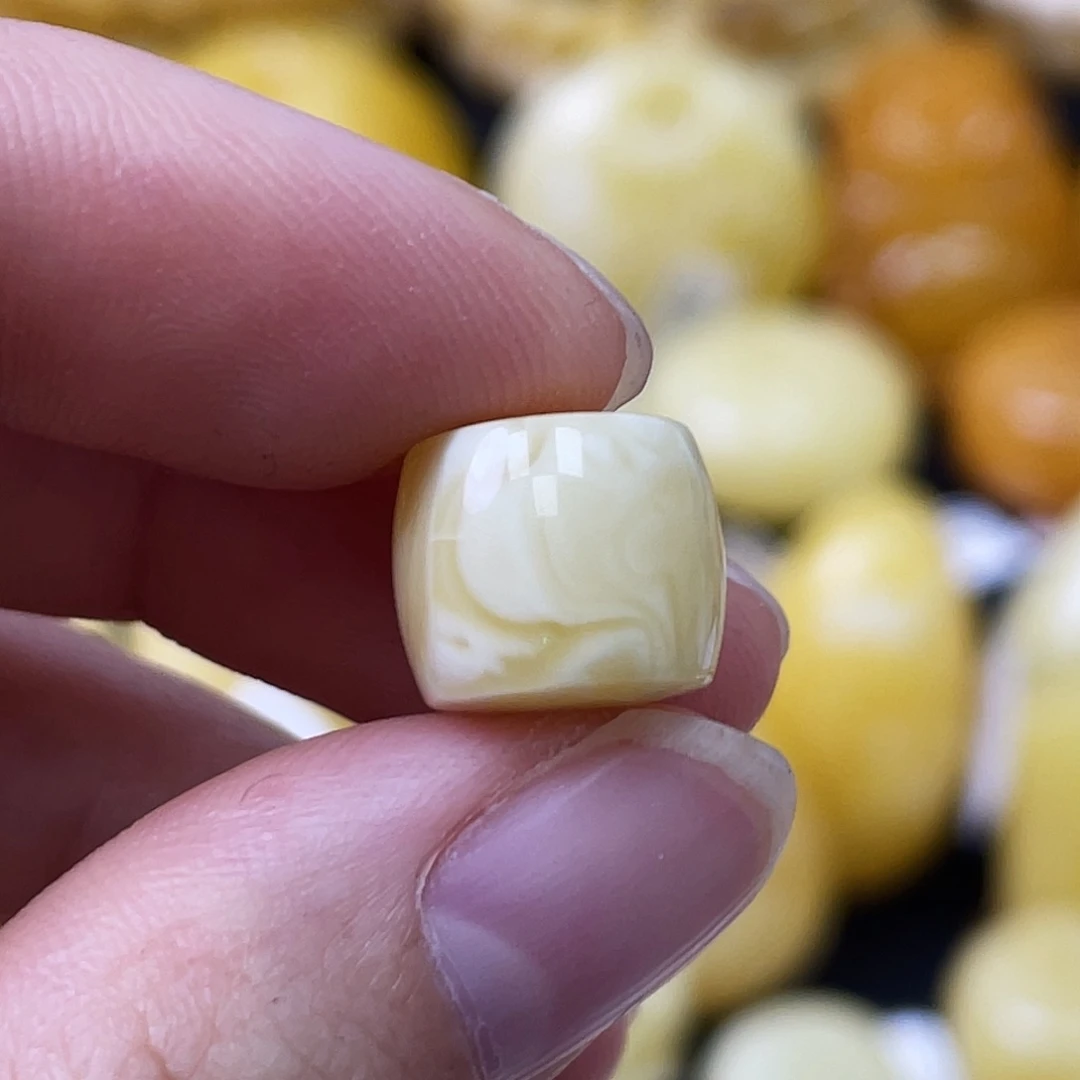 琥珀未镶嵌珠宝奇石一**?11.6*10mm瑕疵福利