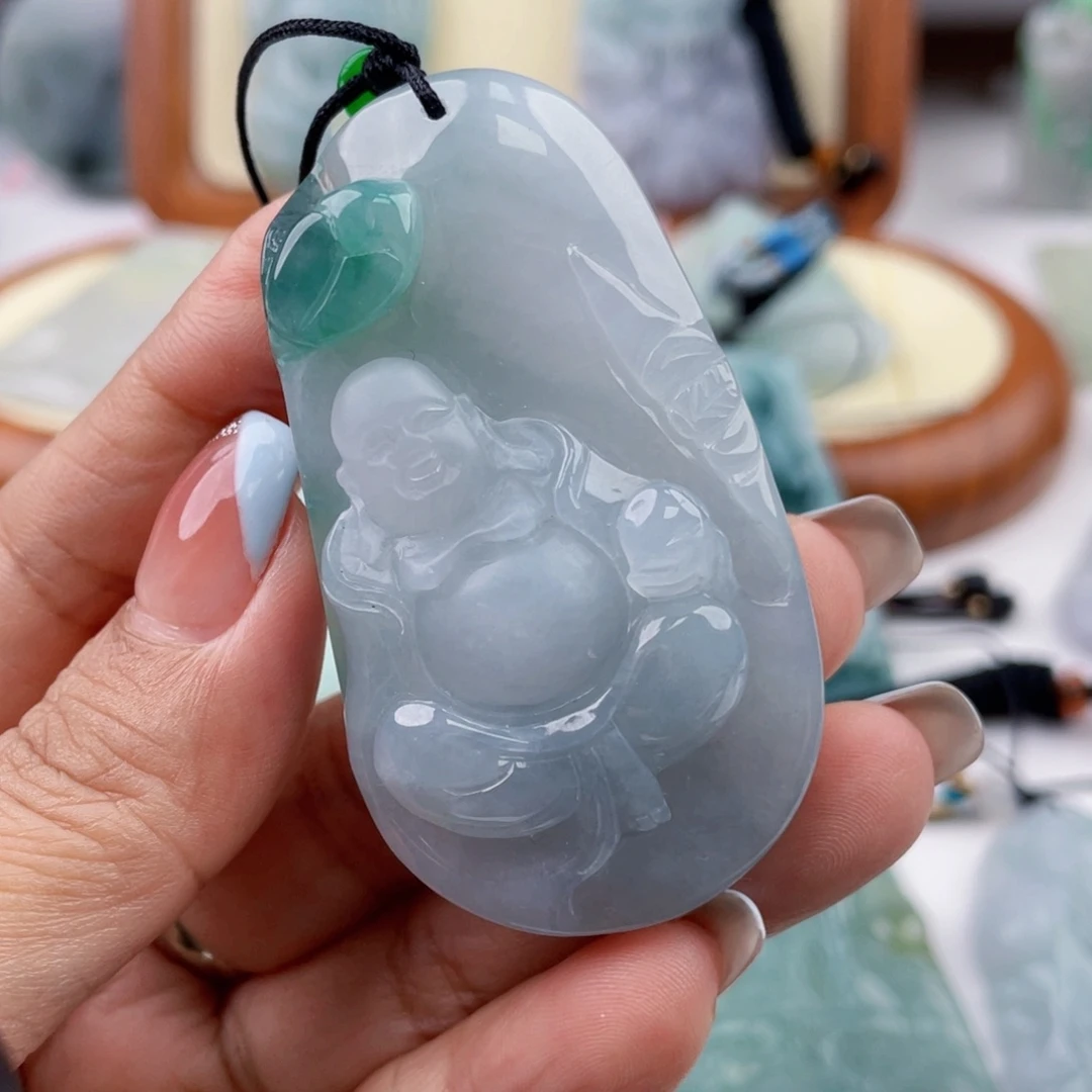 翡翠未镶嵌颈饰佛公