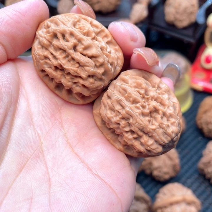 把件文玩核桃红莲3.4精修精配。