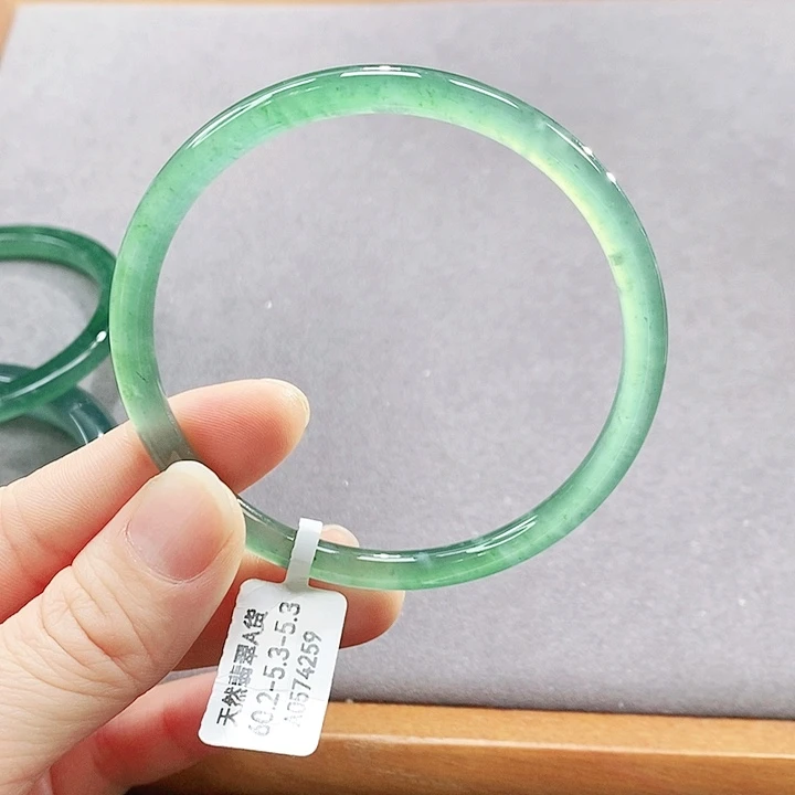 翡翠未镶嵌手镯（圆镯）