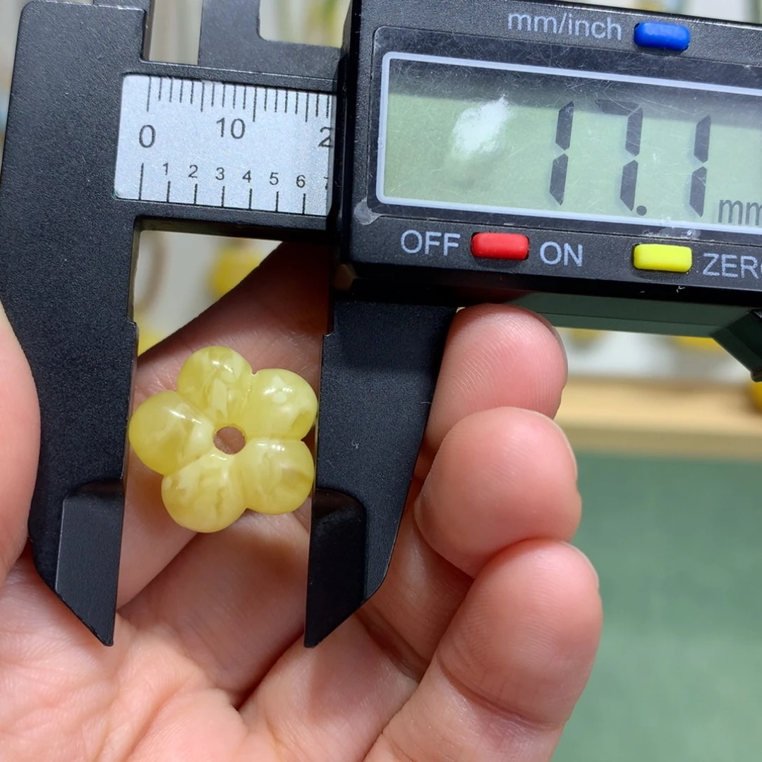 琥珀未镶嵌裸石配饰
