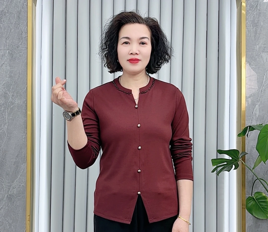 2025春季新款法式剪刀领短款上衣气质显瘦妈妈装纯色套头上衣女