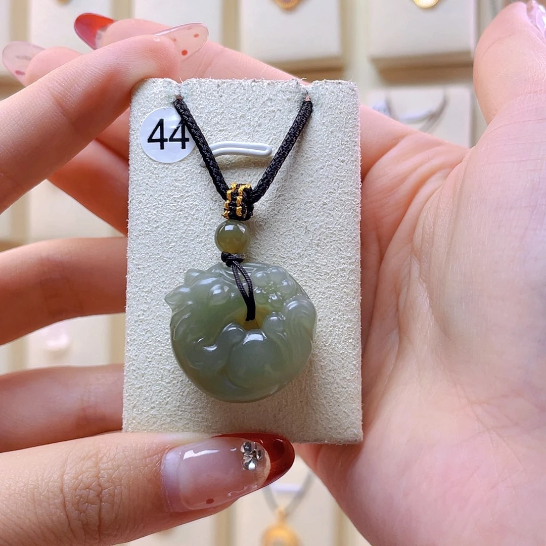 和田玉吊坠(赠链)未镶嵌艾*