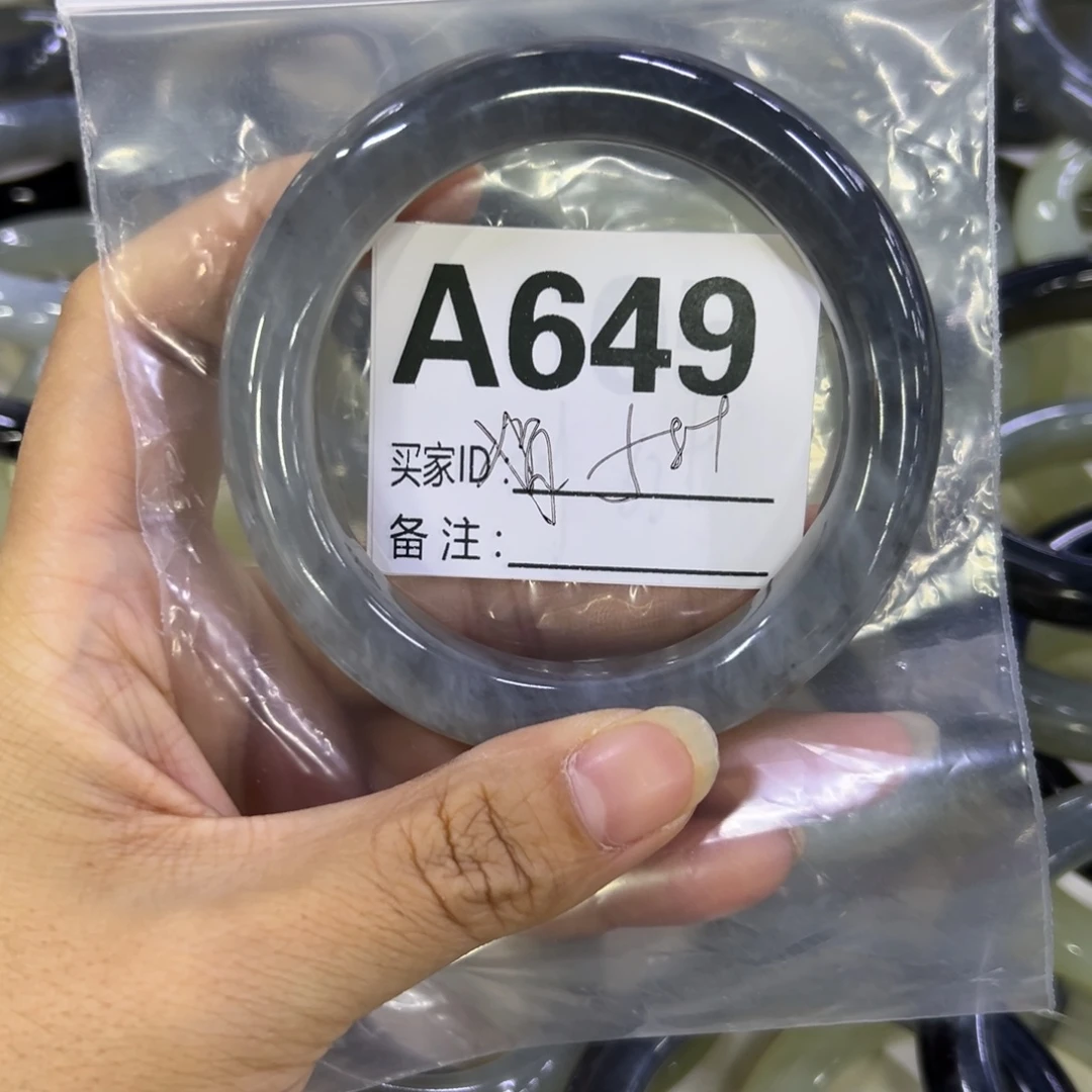 娟***儿蛇纹石玉未镶嵌手镯