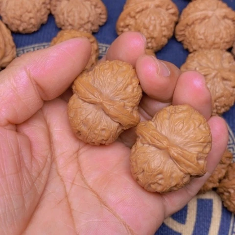 【闪购商品】文玩核桃吊坠景****?元宝39