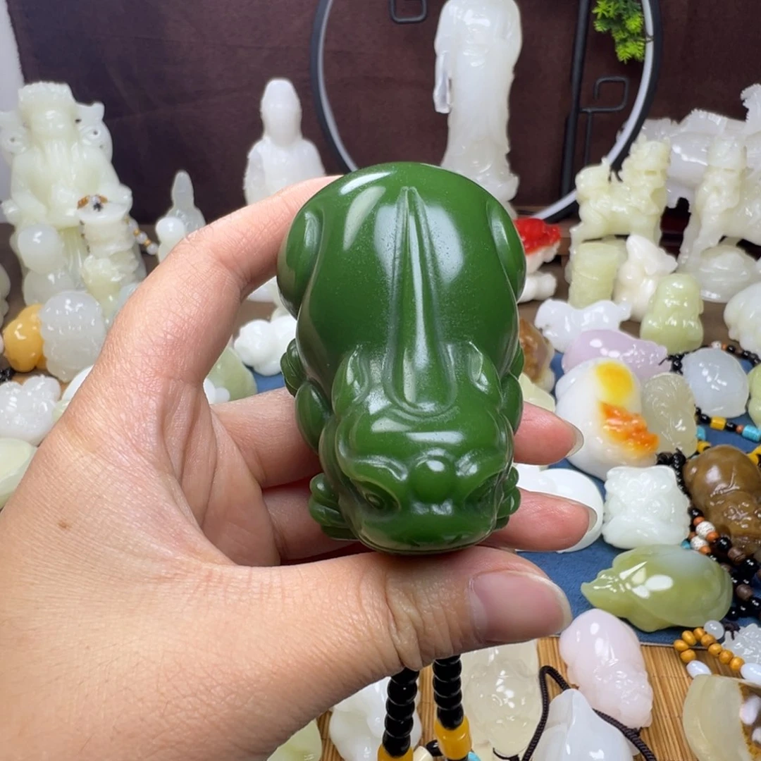 石材桐**财手工雕刻菠菜绿宽嘴巴貔貅