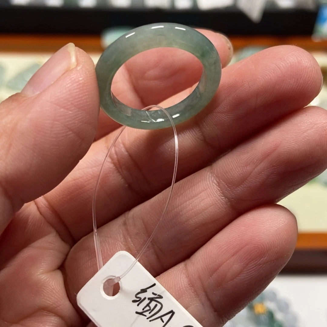 翡翠未镶嵌戒指翡翠