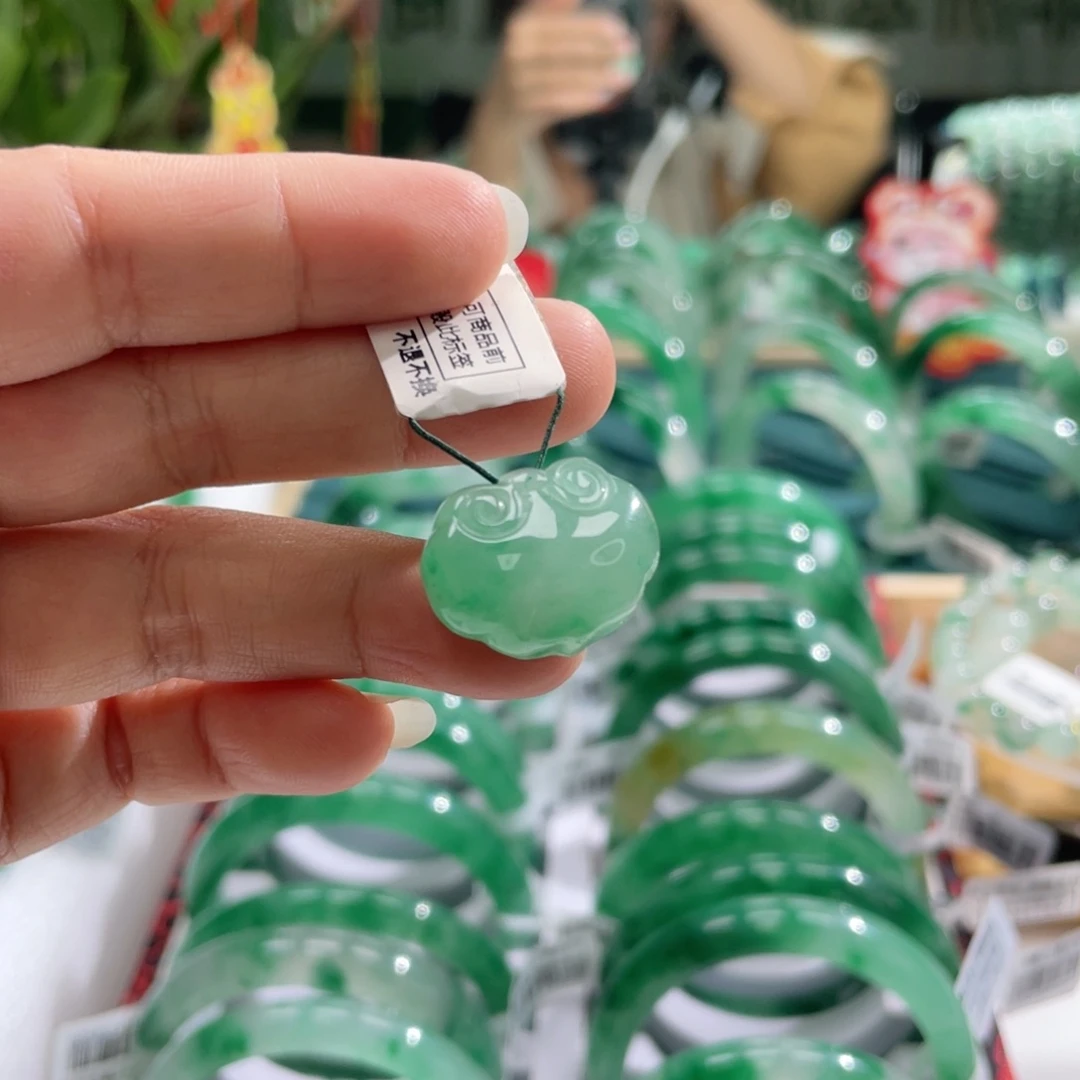 石英质玉颈饰未镶嵌